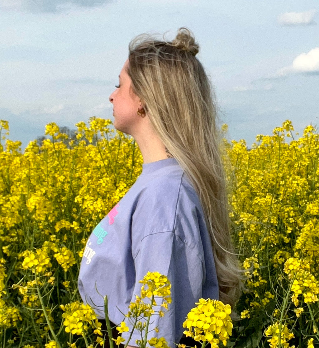 AnnaBachClothing – Boxy Unisex T-Shirt in Größe M / Flieder